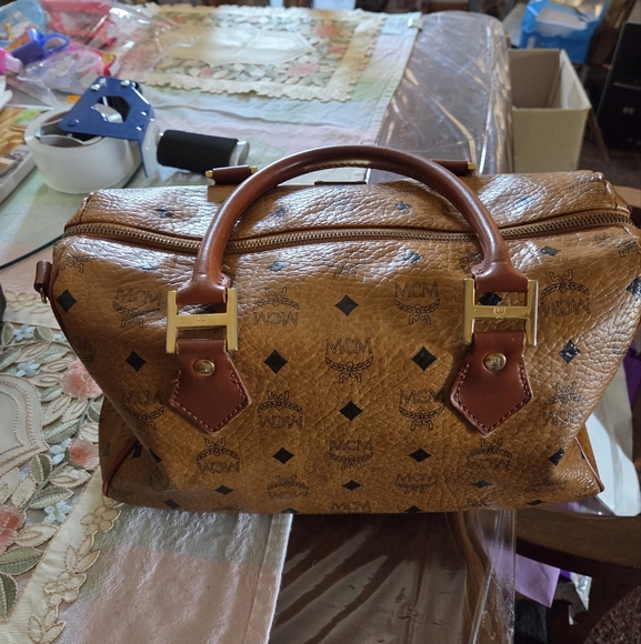 MCM DUFFLE OVERNGHT BAG/ COA. - Picture 3 of 8
